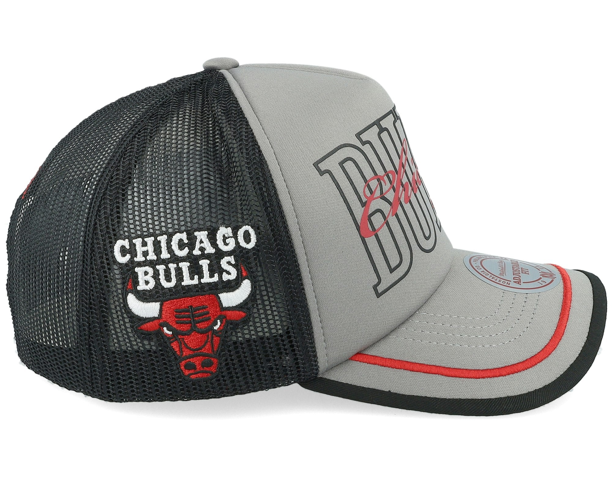 MENS MITCHELL & NESS NBA TEAM ROYALTY TRUCKER BULLS - GREY