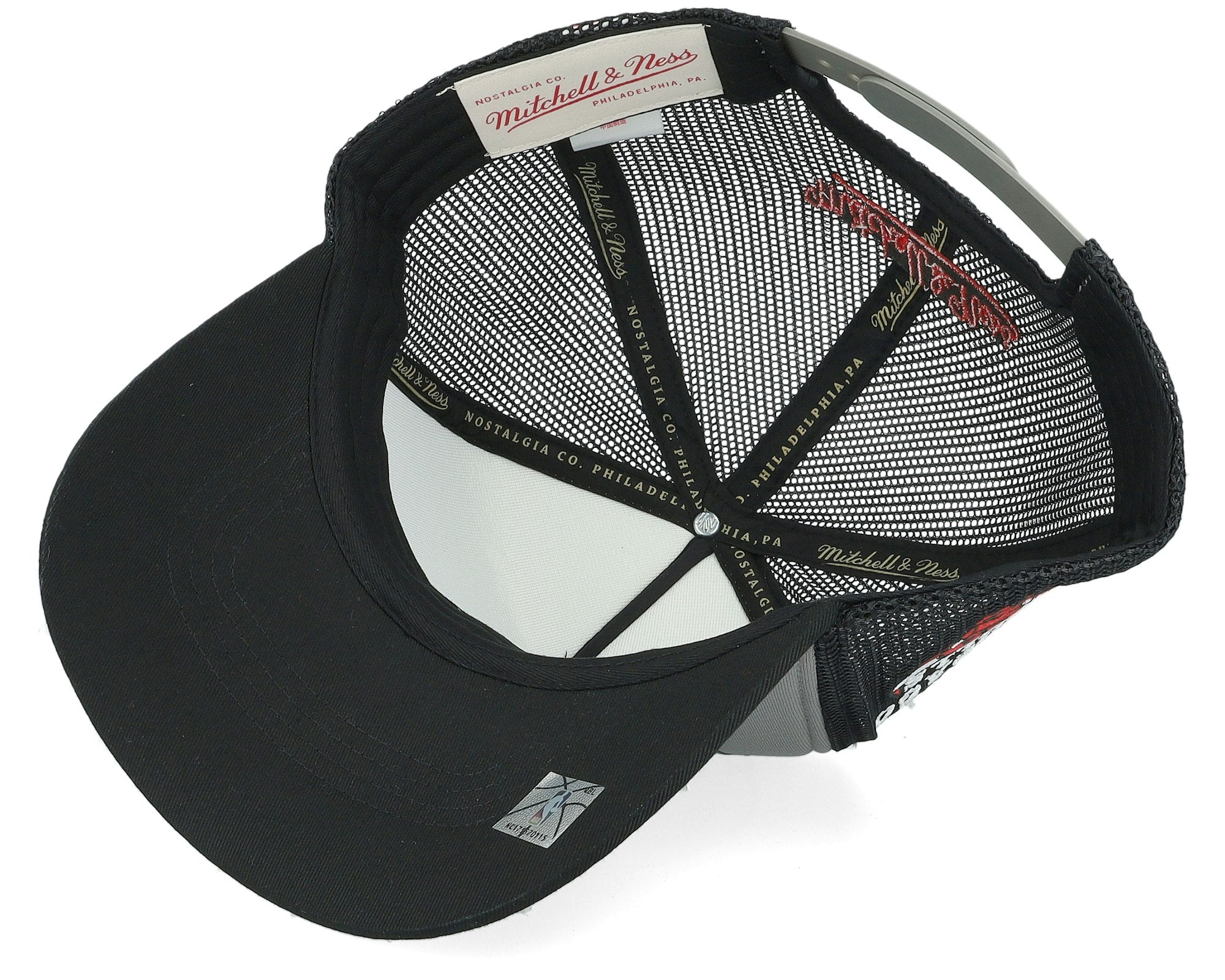 MENS MITCHELL & NESS NBA TEAM ROYALTY TRUCKER BULLS - GREY