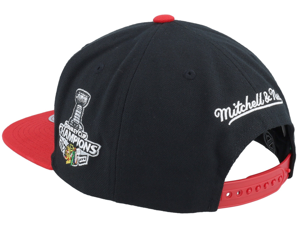 Mens Mitchell & Ness NHL 2 TONE SIDE PATCH SNAPBACK BLACKHAWKS