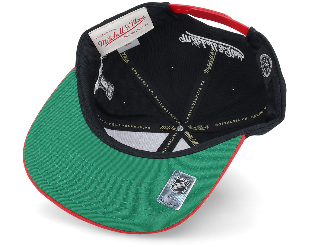 Mens Mitchell & Ness NHL 2 TONE SIDE PATCH SNAPBACK BLACKHAWKS