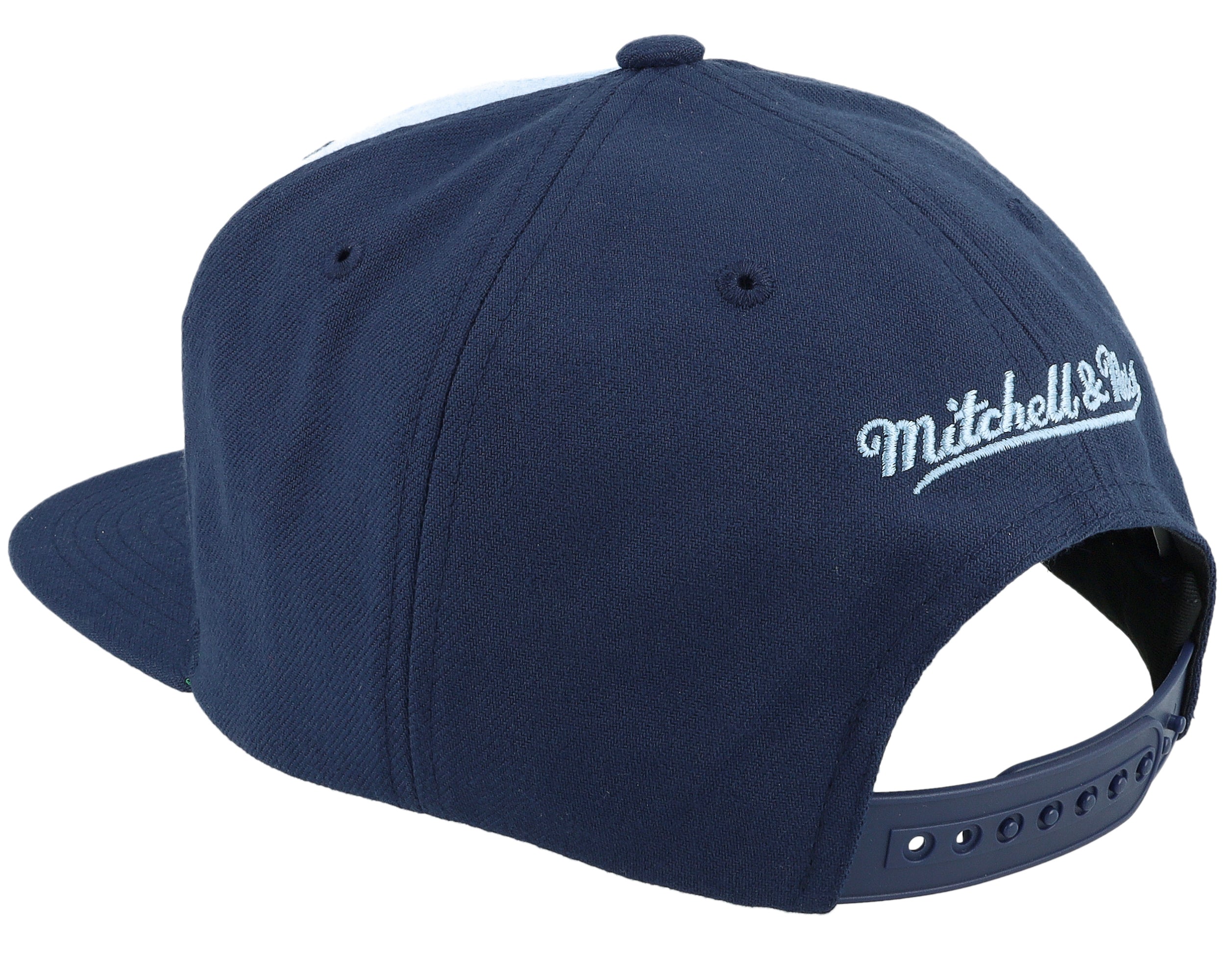 Mens Mitchell & Ness NCAA RETRO SPORT SNAPBACK V NORTH CAROLINA