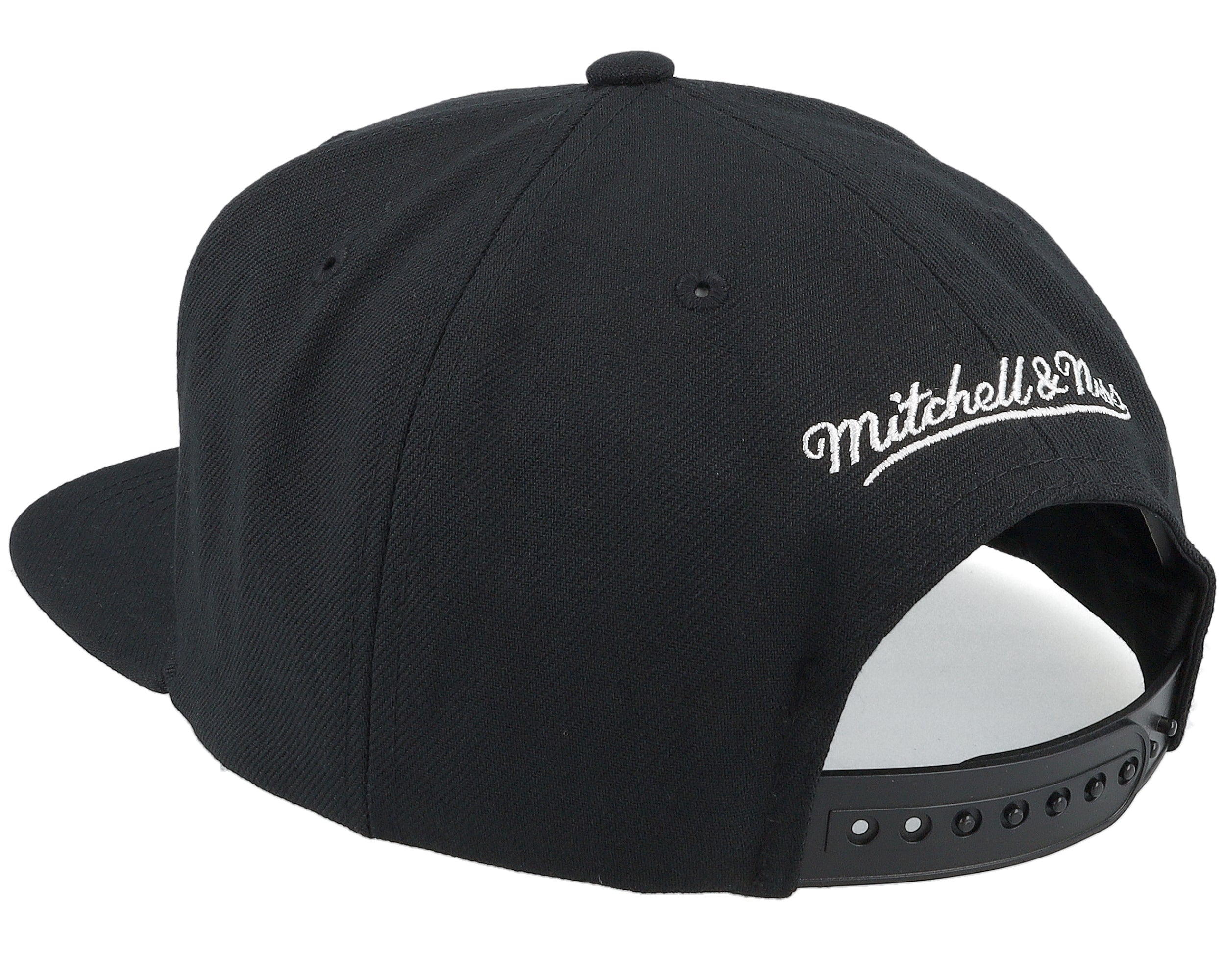 Mens Mitchell & Ness NBA EVERGREEN BLACK WHITE SNAPBACK CELTICS