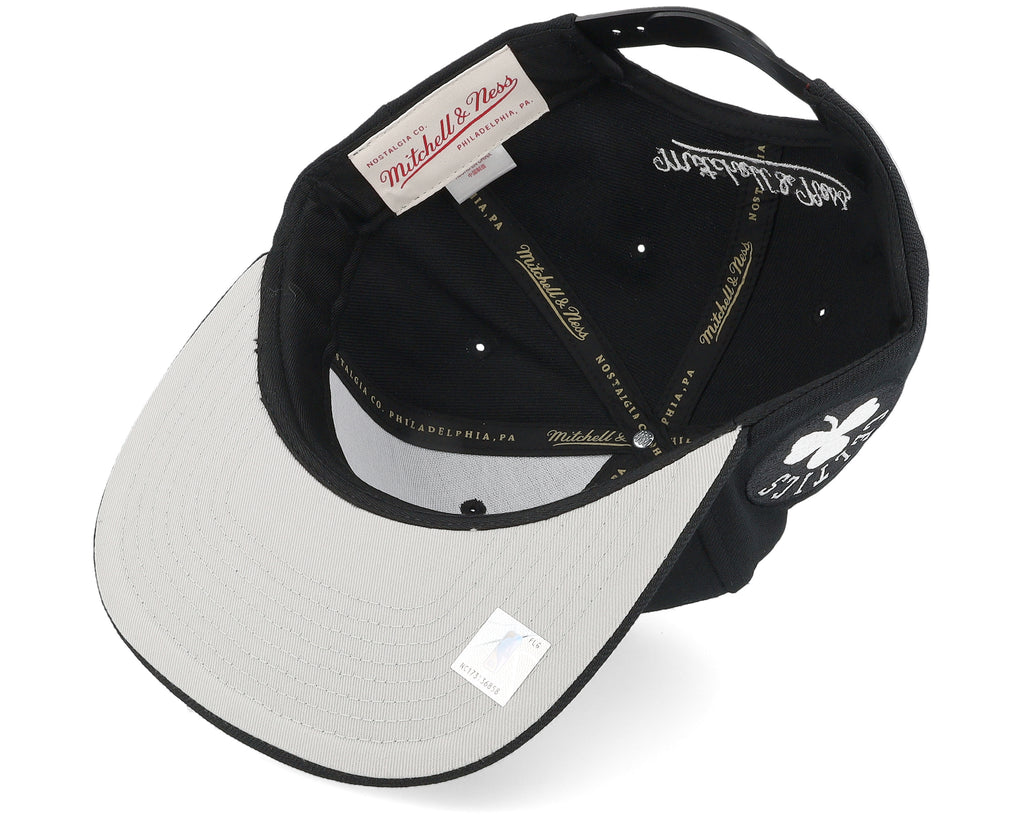 Mens Mitchell & Ness NBA EVERGREEN BLACK WHITE SNAPBACK CELTICS