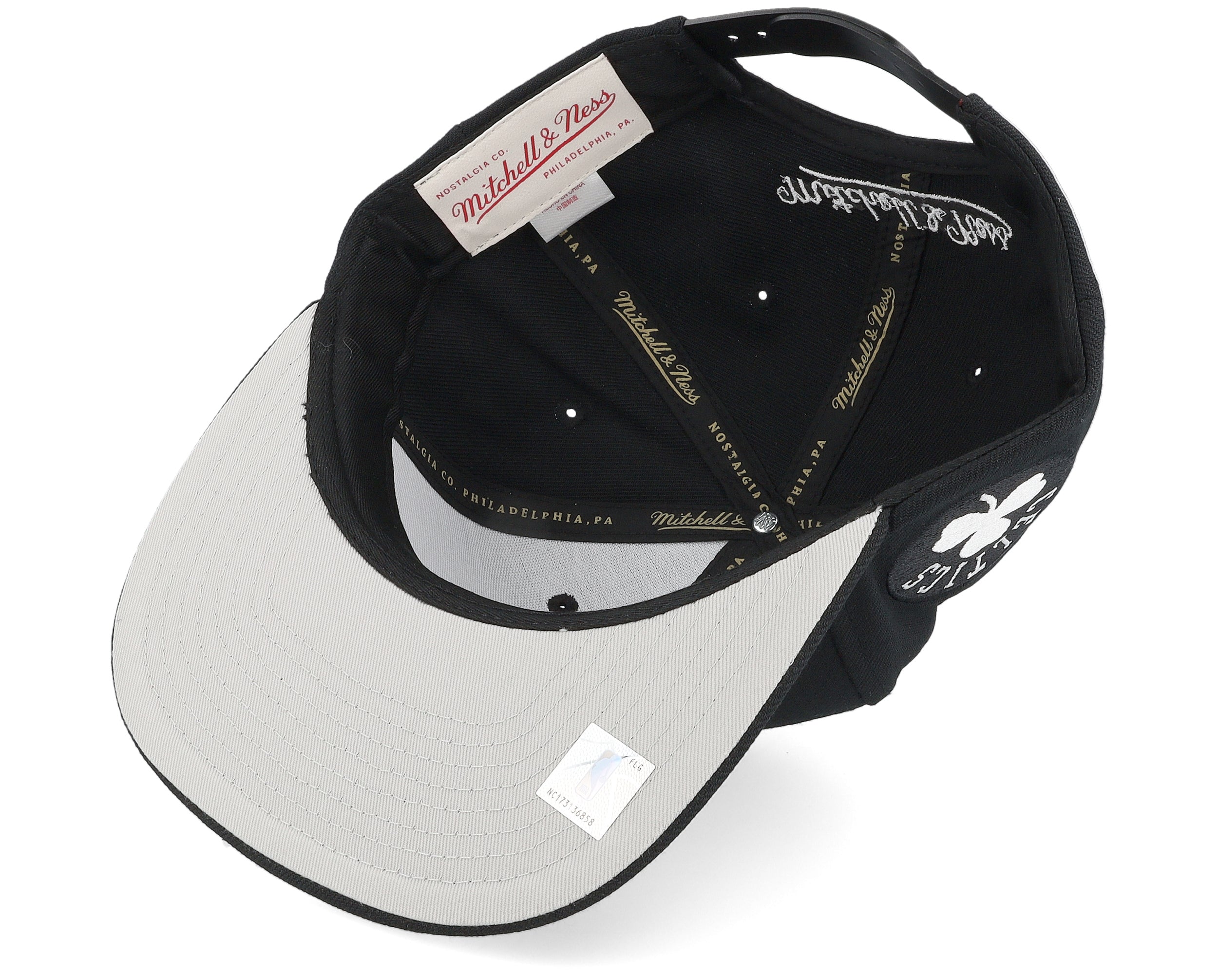 Mens Mitchell & Ness NBA EVERGREEN BLACK WHITE SNAPBACK CELTICS
