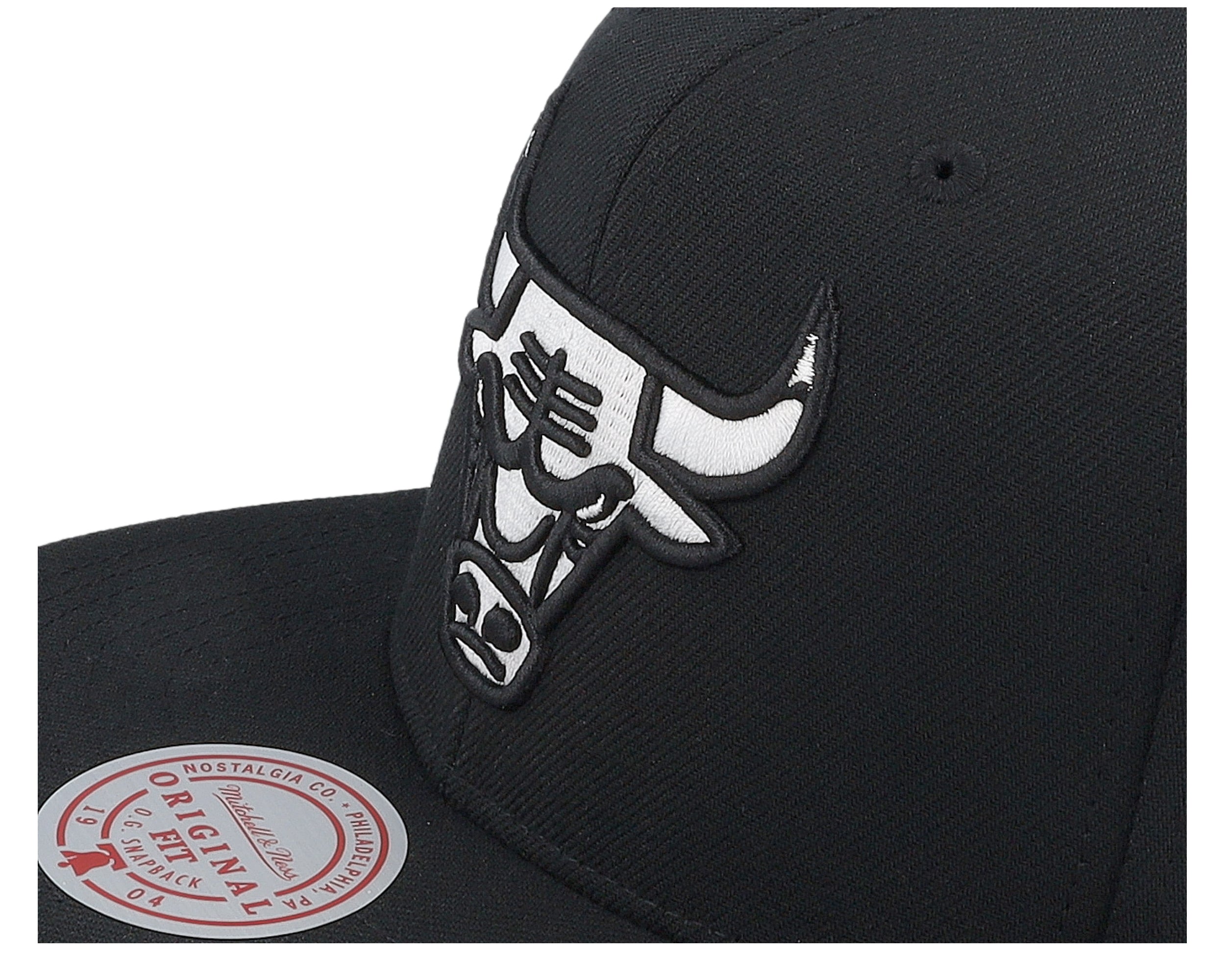Mens Mitchell & Ness NBA EVERGREEN BLACK WHITE SNAPBACK BULLS