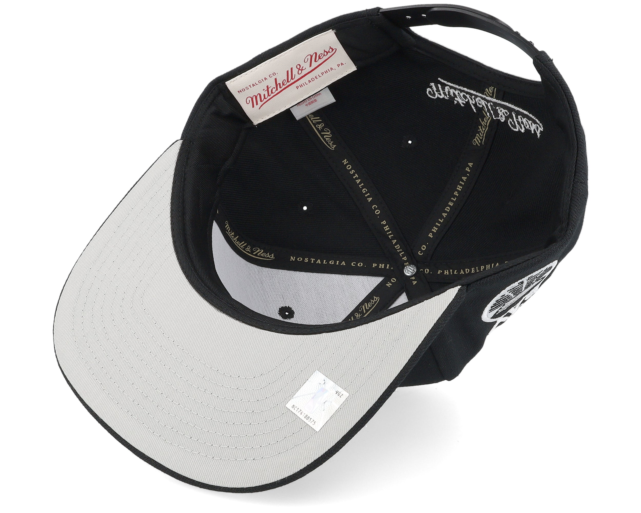 Mens Mitchell & Ness NBA EVERGREEN BLACK WHITE SNAPBACK WARRIORS