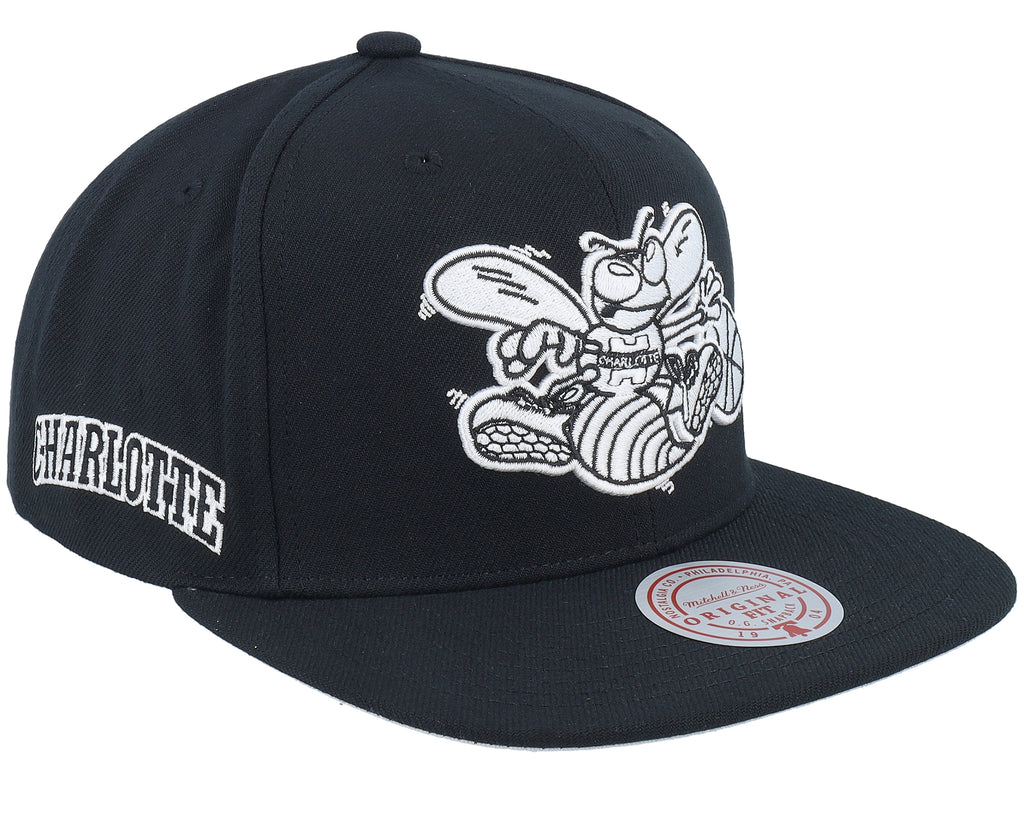 Mens Mitchell & Ness NBA EVERGREEN BLACK WHITE SNAPBACK HWC HORNETS