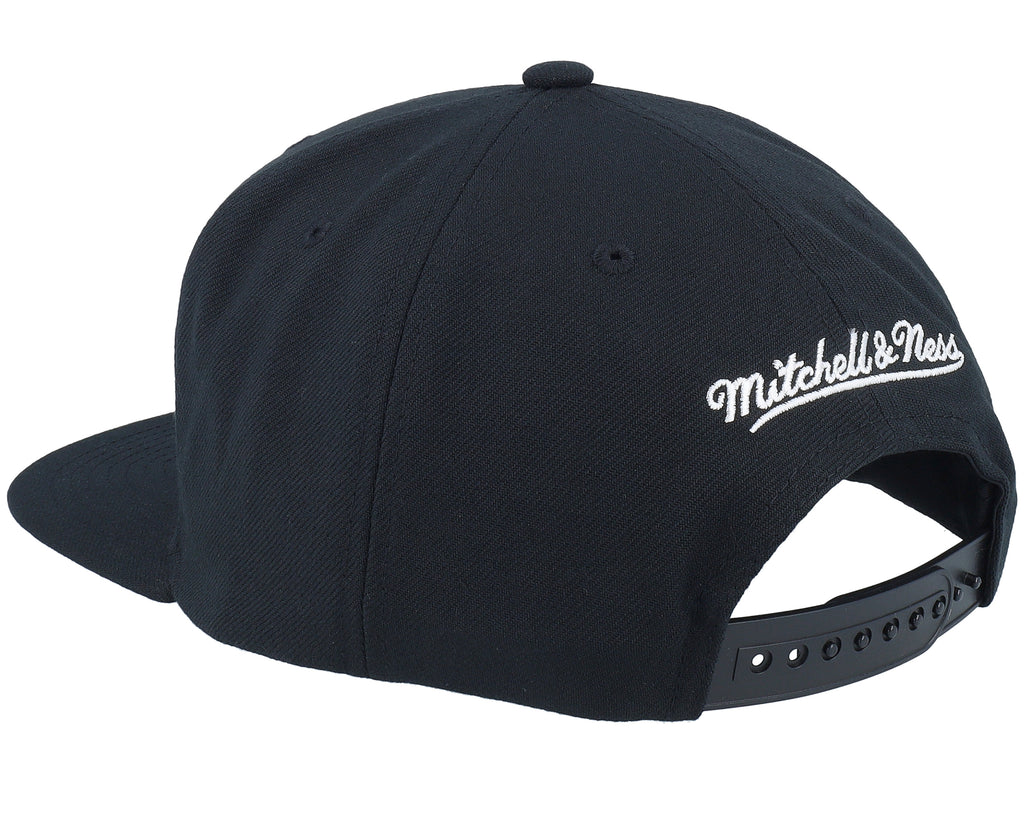 Mens Mitchell & Ness NBA EVERGREEN BLACK WHITE SNAPBACK HWC HORNETS
