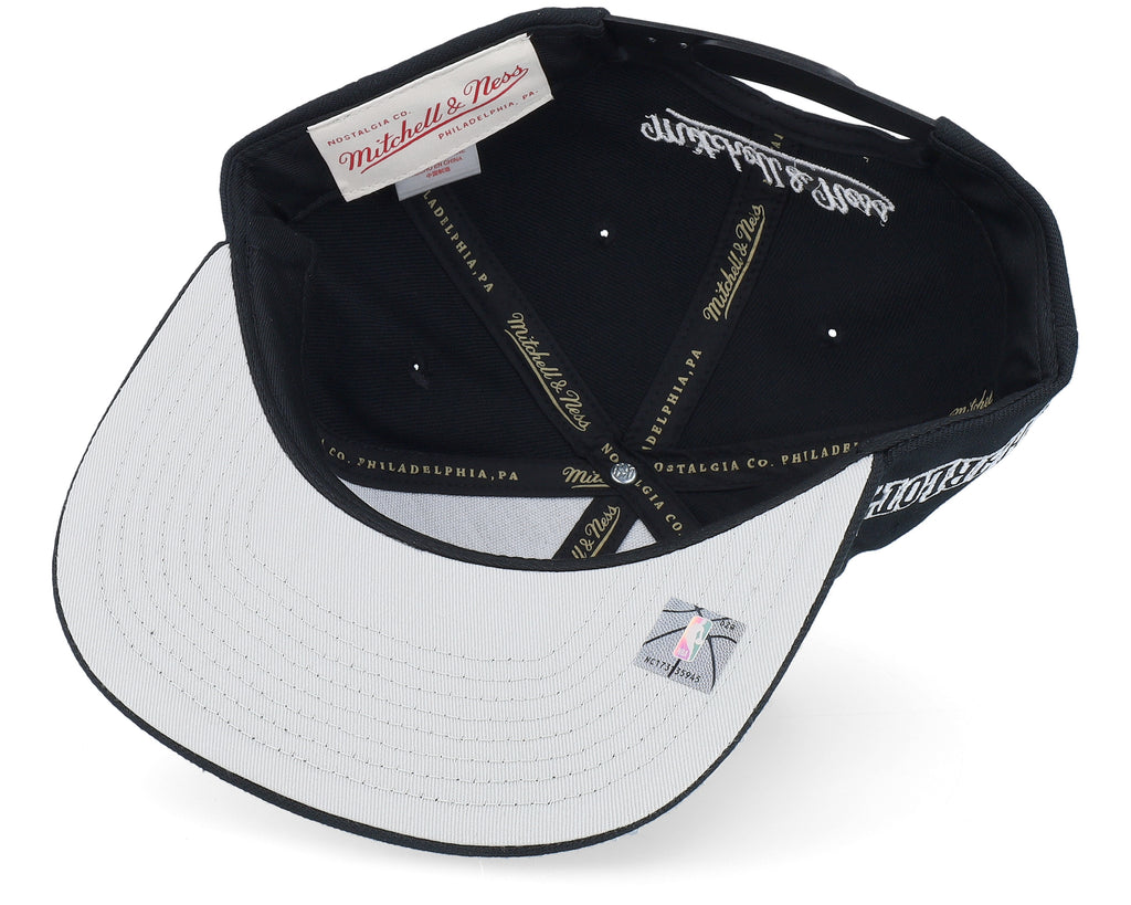 Mens Mitchell & Ness NBA EVERGREEN BLACK WHITE SNAPBACK HWC HORNETS