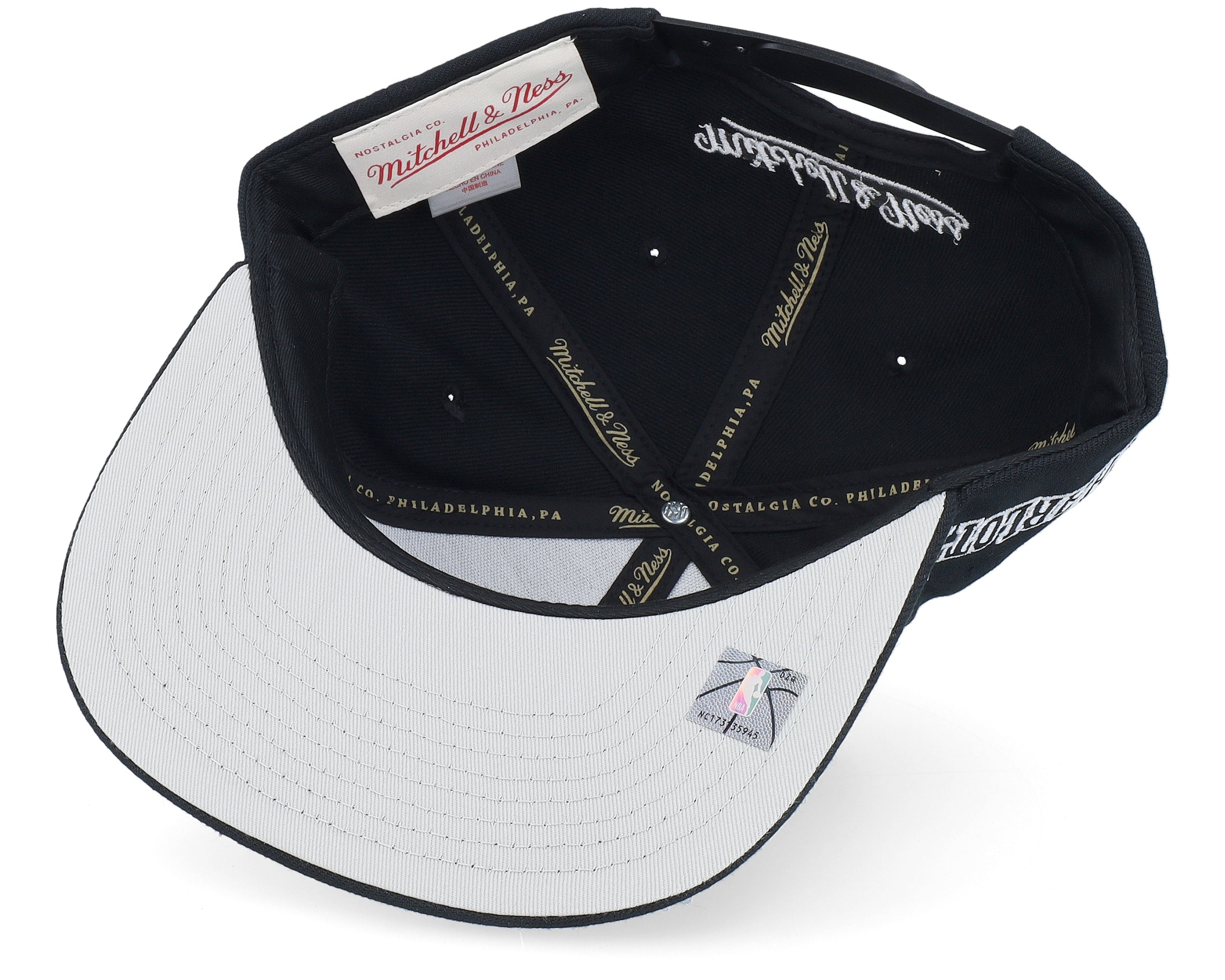 Mens Mitchell & Ness NBA EVERGREEN BLACK WHITE SNAPBACK HWC HORNETS