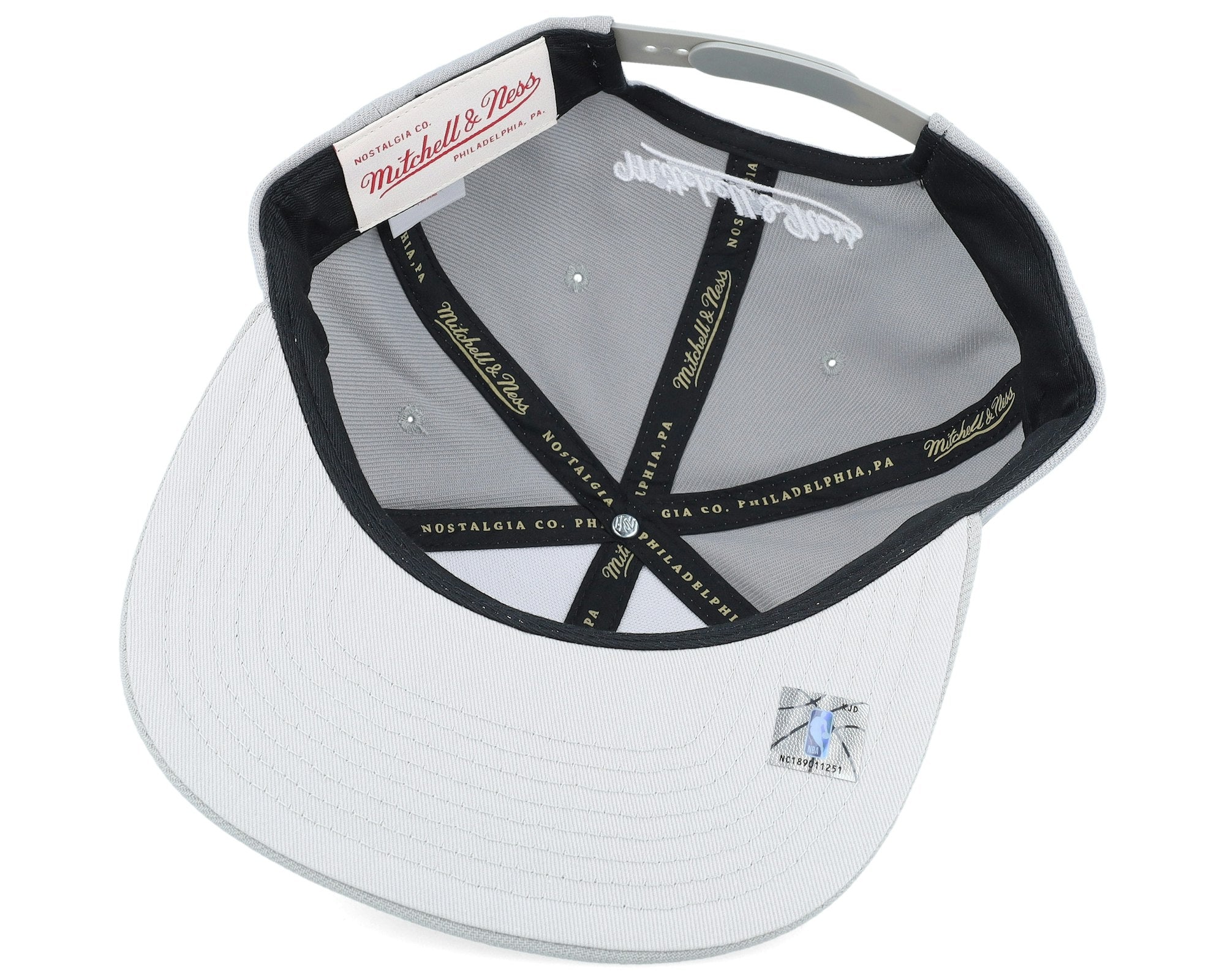 MENS MITCHELL & NESS NBA EVERGREEN GREY WHITE SNAPBACK CELTICS