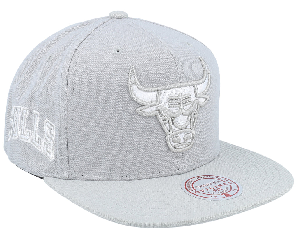 Mens Mitchell & Ness NBA EVERGREEN GREY WHITE SNAPBACK BULLS