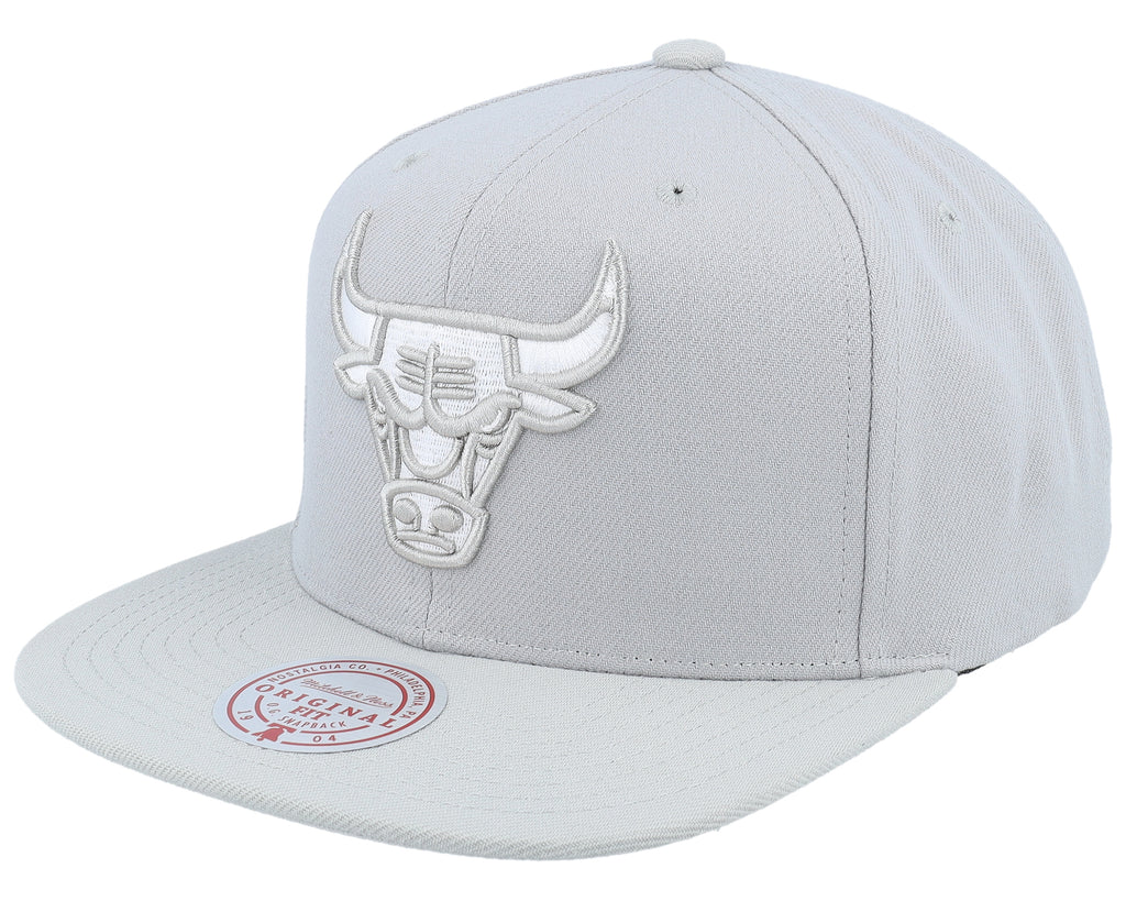 Mens Mitchell & Ness NBA EVERGREEN GREY WHITE SNAPBACK BULLS