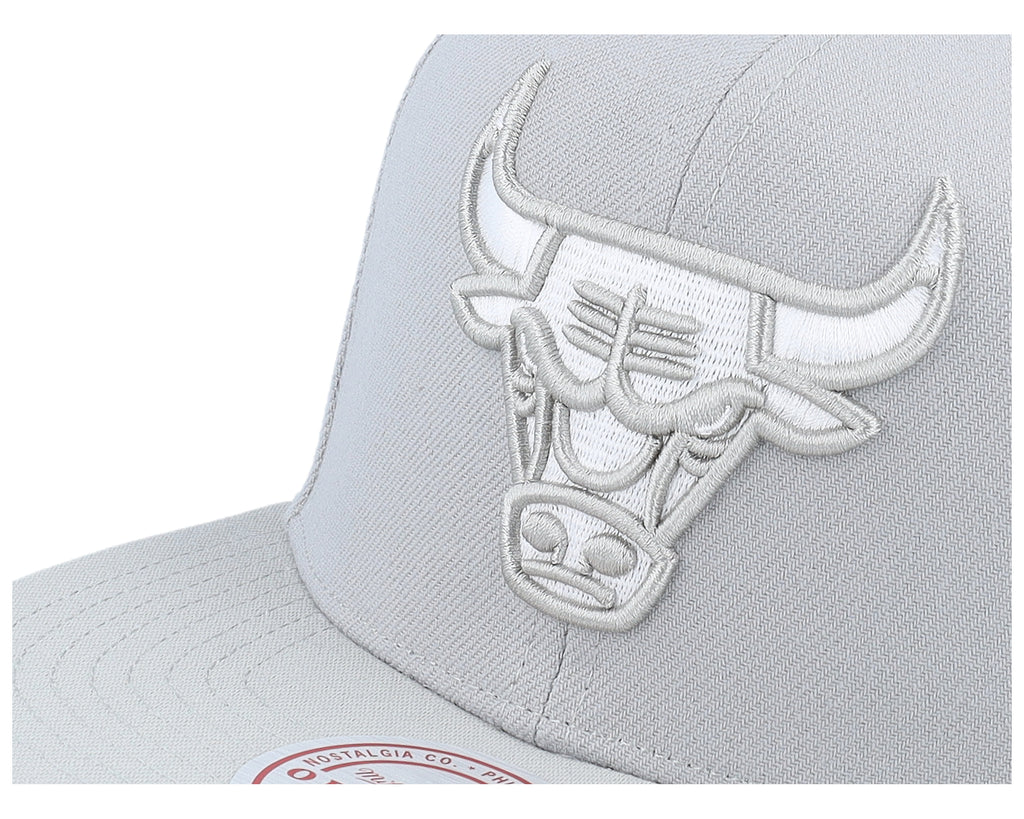 Mens Mitchell & Ness NBA EVERGREEN GREY WHITE SNAPBACK BULLS