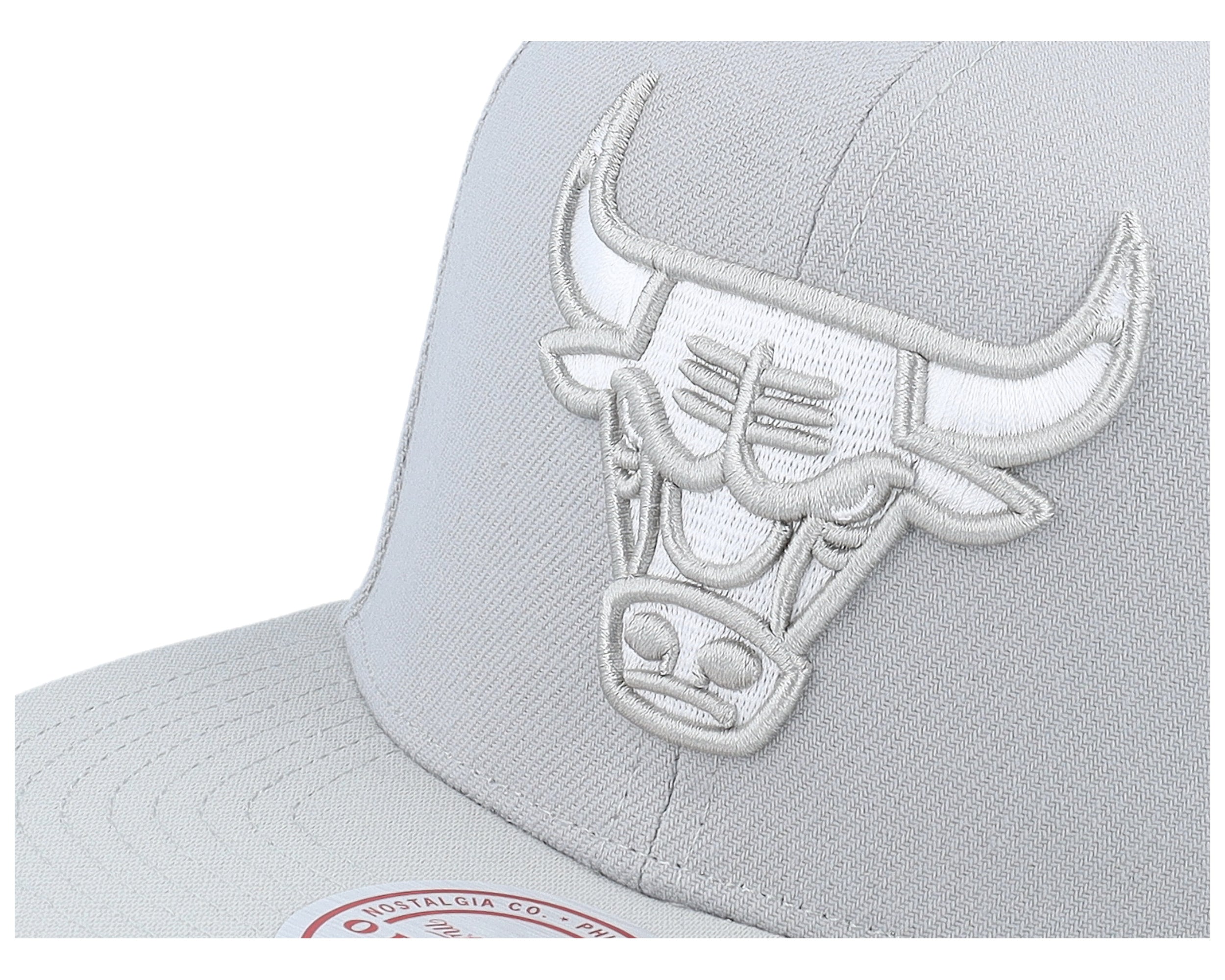 Mens Mitchell & Ness NBA EVERGREEN GREY WHITE SNAPBACK BULLS