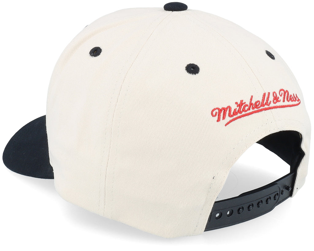 Mens Mitchell & Ness NBA HORIZON PRO SNAPBACK BULLS