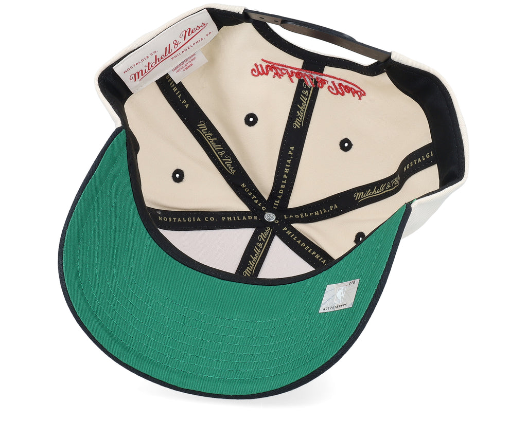 Mens Mitchell & Ness NBA HORIZON PRO SNAPBACK BULLS