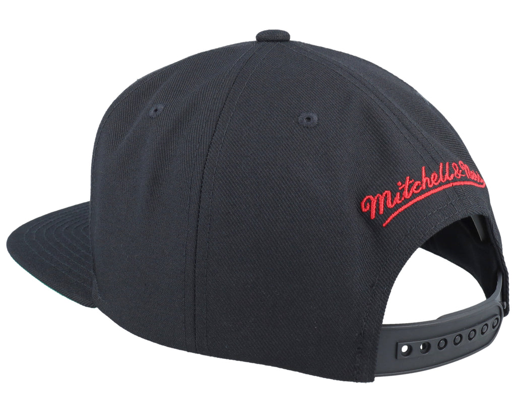 Mens Mitchell & Ness NBA GSHADOW SNAPBACK BULLS