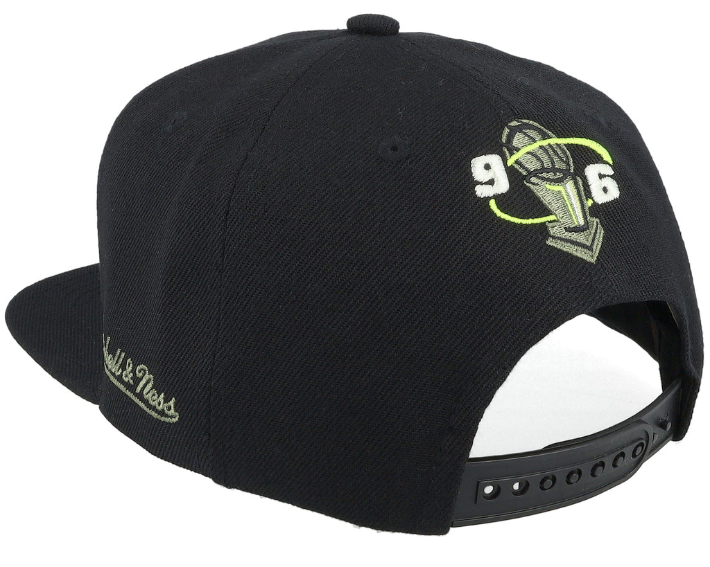 Mens Mitchell & Ness NBA 96 CHAMP FLIPSIDE SNAPBACK HWC BULLS