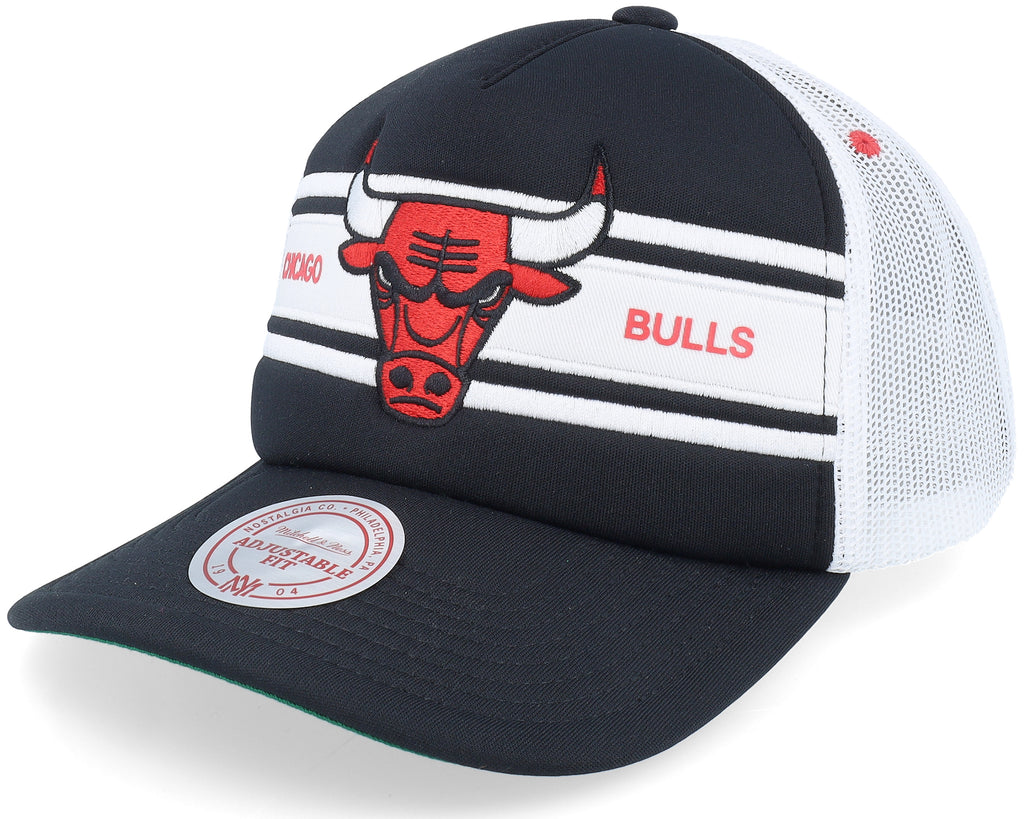 Mens Mitchell & Ness NBA SIDELINE TRUCKER BULLS