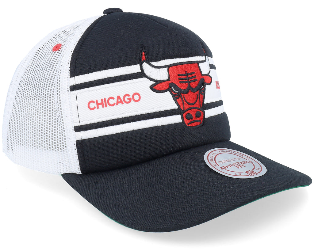 Mens Mitchell & Ness NBA SIDELINE TRUCKER BULLS