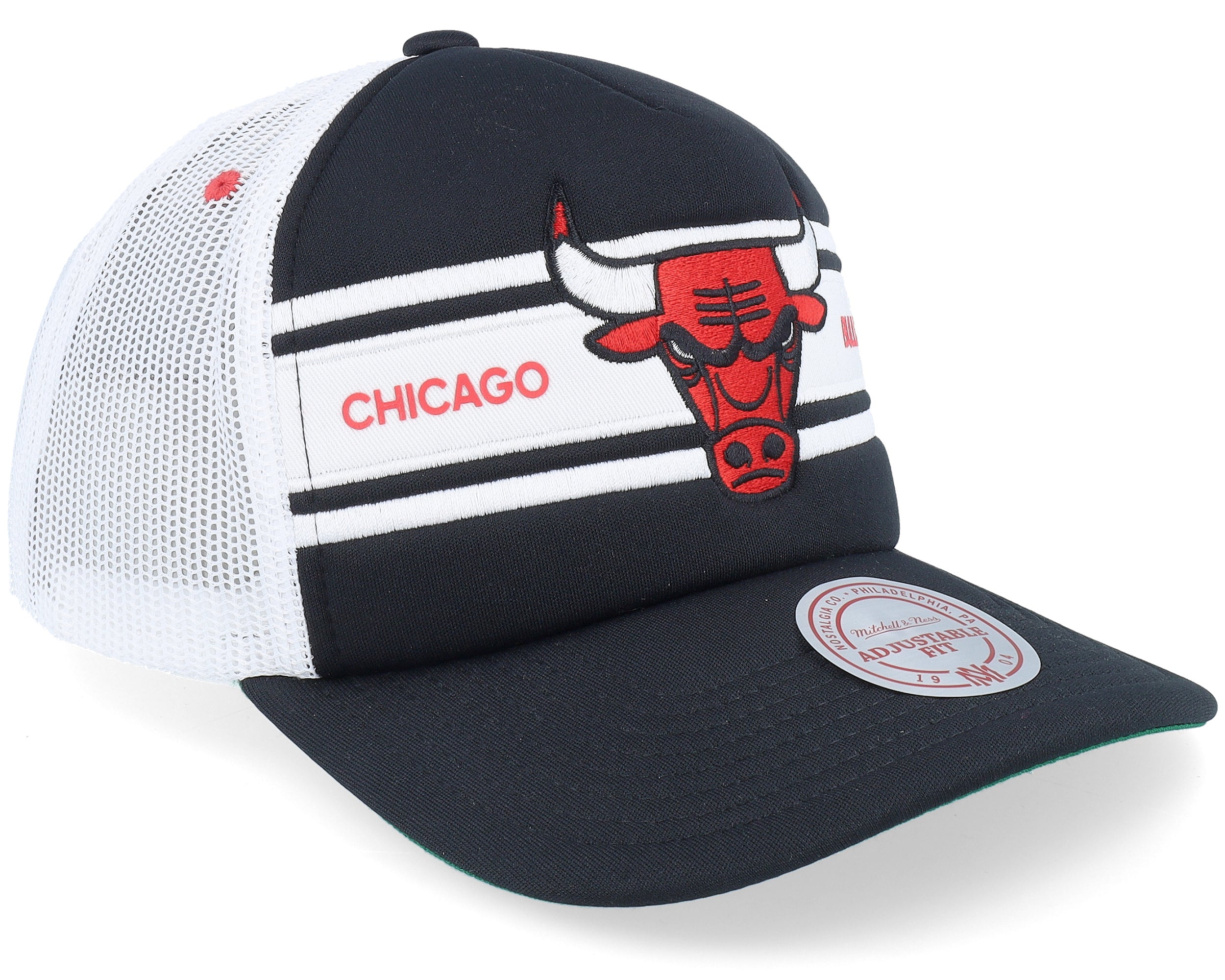 Mens Mitchell & Ness NBA SIDELINE TRUCKER BULLS