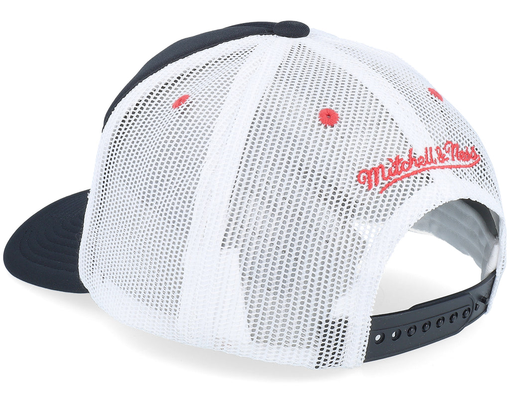 Mens Mitchell & Ness NBA SIDELINE TRUCKER BULLS