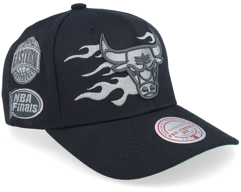 Mens Mitchell & Ness NBA BEAUTIFUL CHAOS PRO SNAPBACK BULLS