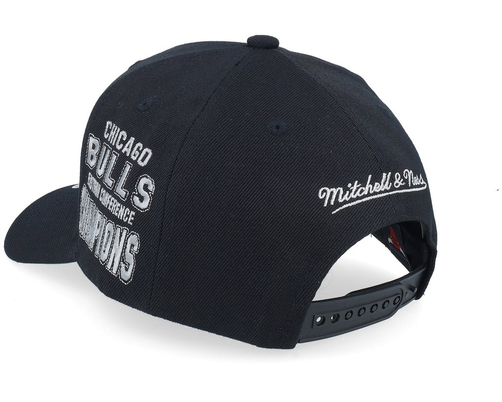 Mens Mitchell & Ness NBA BEAUTIFUL CHAOS PRO SNAPBACK BULLS