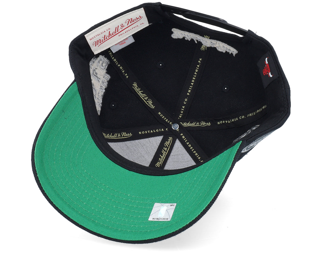 Mens Mitchell & Ness NBA BEAUTIFUL CHAOS PRO SNAPBACK BULLS