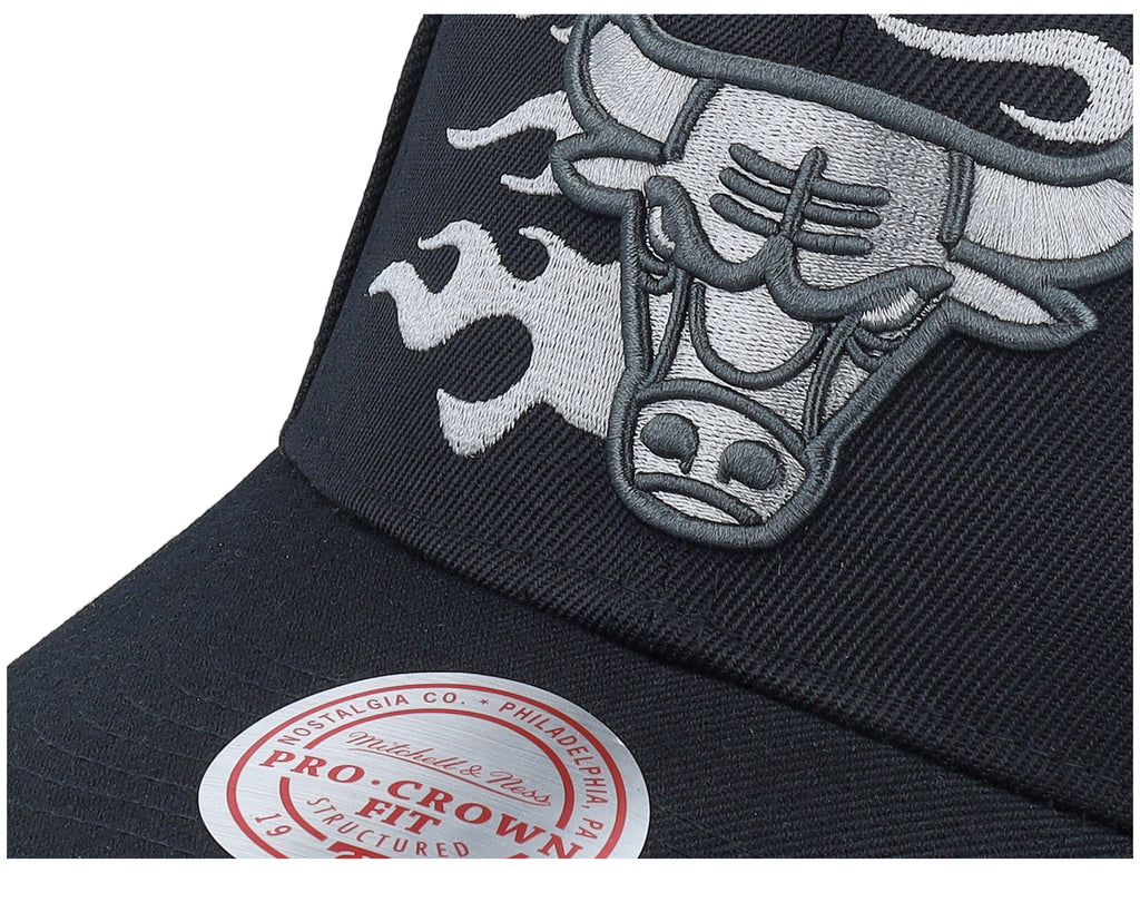 Mens Mitchell & Ness NBA BEAUTIFUL CHAOS PRO SNAPBACK BULLS