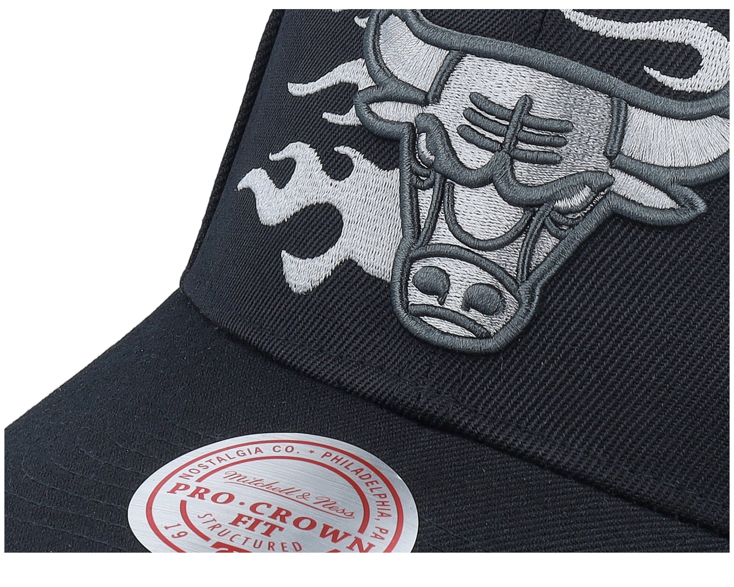 Mens Mitchell & Ness NBA BEAUTIFUL CHAOS PRO SNAPBACK BULLS