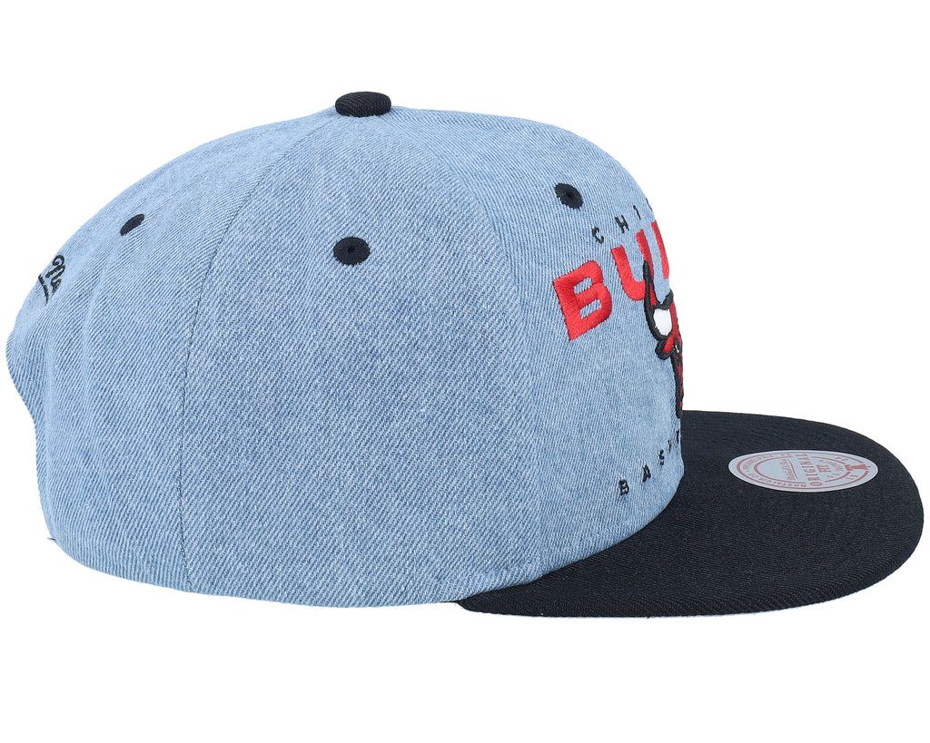 Mens Mitchell & Ness NBA D-STRESSED SNAPBACK BULLS