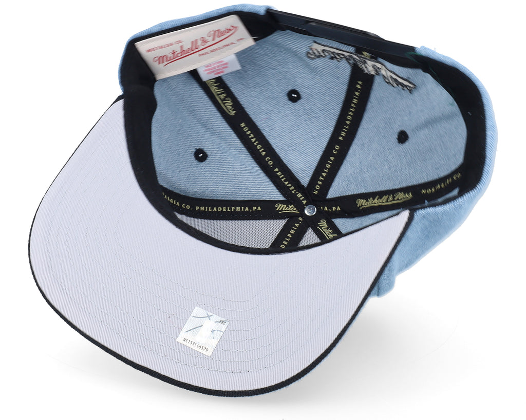Mens Mitchell & Ness NBA D-STRESSED SNAPBACK BULLS