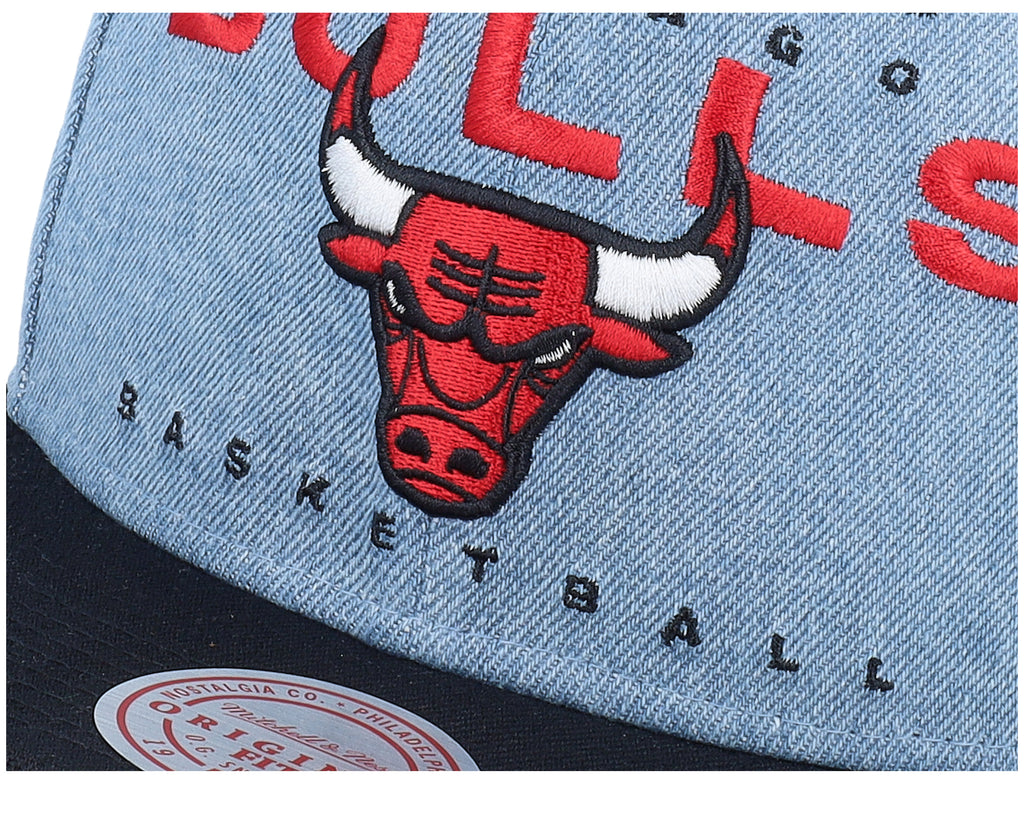 Mens Mitchell & Ness NBA D-STRESSED SNAPBACK BULLS