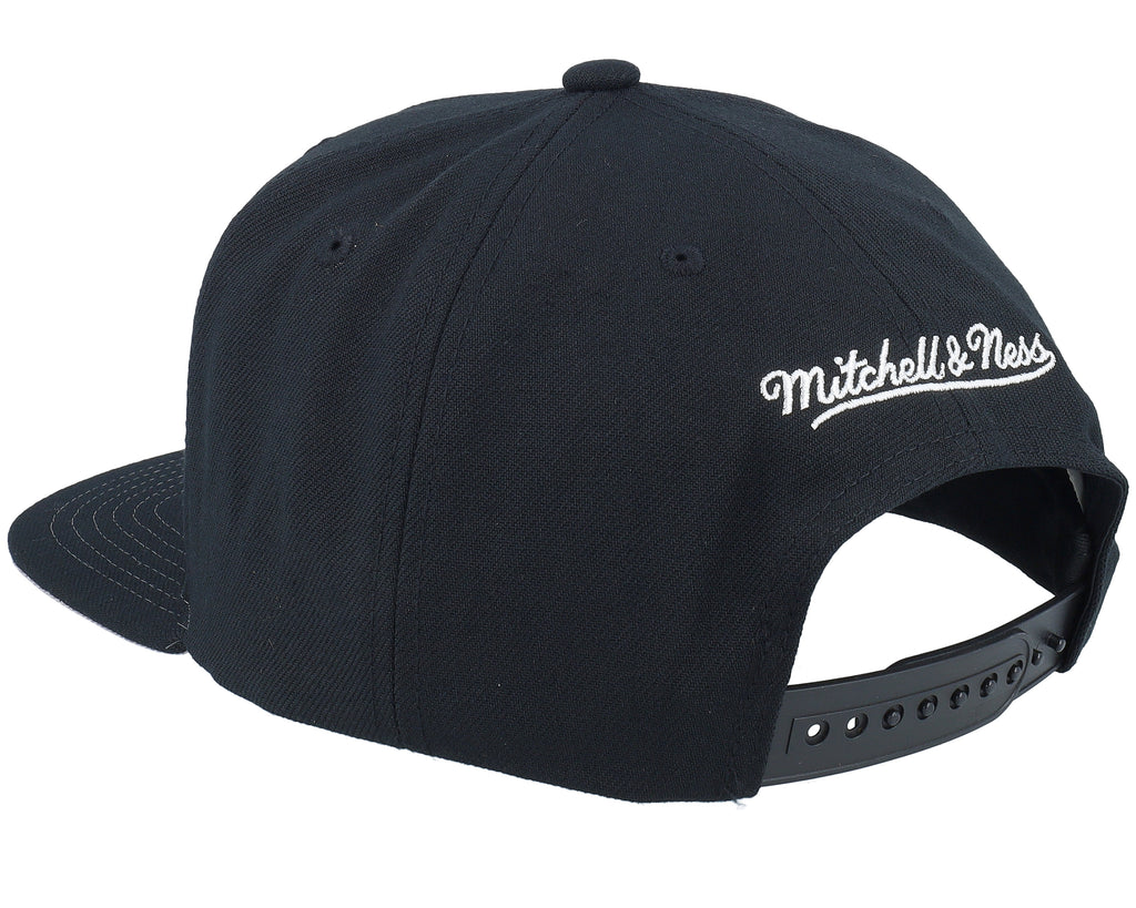 Mens Mitchell & Ness NBA XL LOGO SNAPBACK BULLS