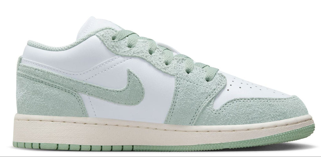 [FN9137-131] GRADE SCHOOL AIR JORDAN RETRO 1 LOW SE (GS) 'WHITE SEAFOAM'