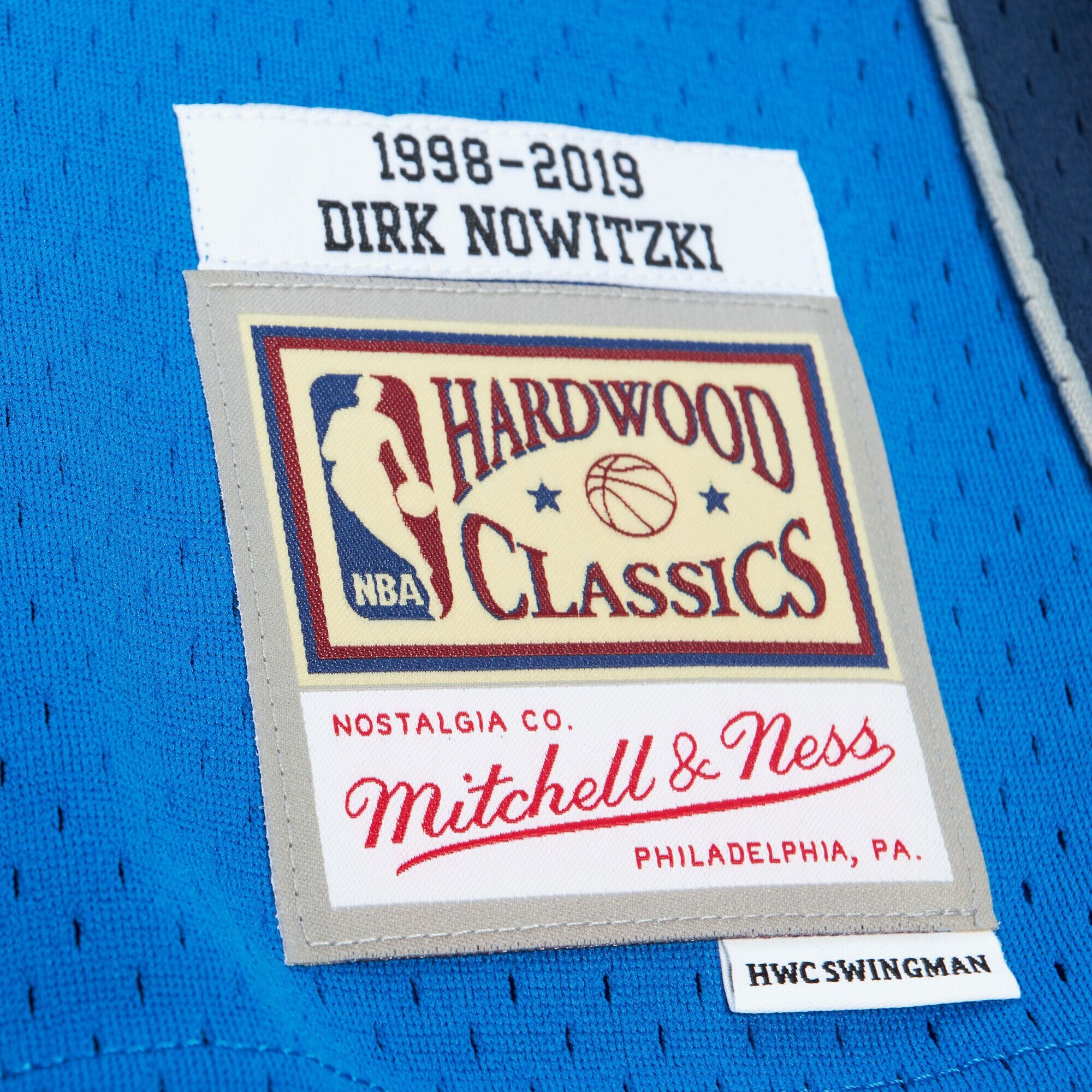 Mens Mitchell & Ness NBA HOF SWINGMAN JERSEY MAVERICKS DIRK NOWITZKI