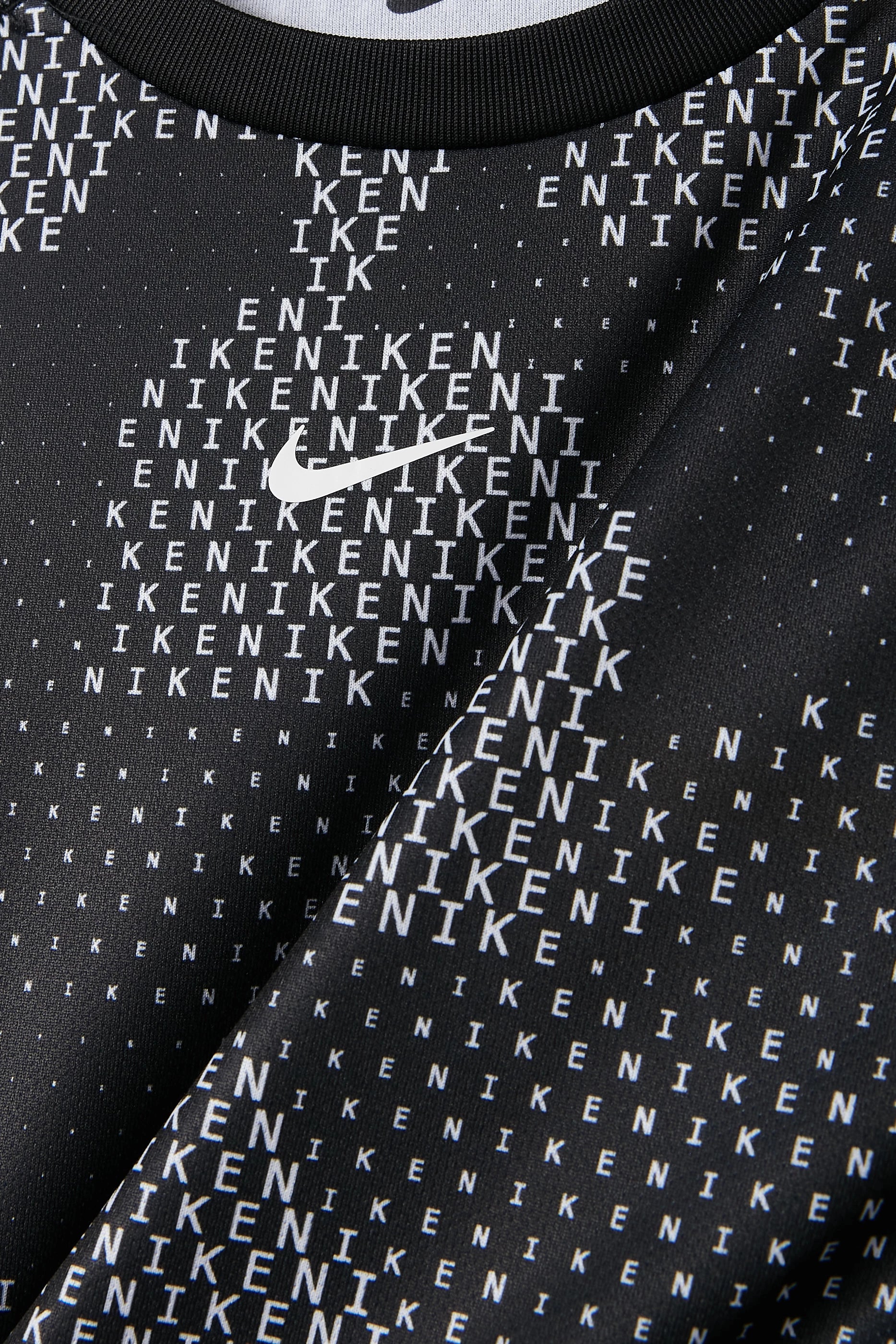 [FN8694-010] Youth Nike DRI-FIT MULTI AOP SHORT SLEEVE SHIRT