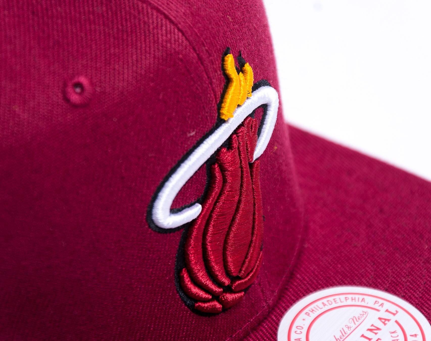 MENS MITCHELL & NESS NBA ALL LOVE SNAPBACK HEAT - CARDINAL