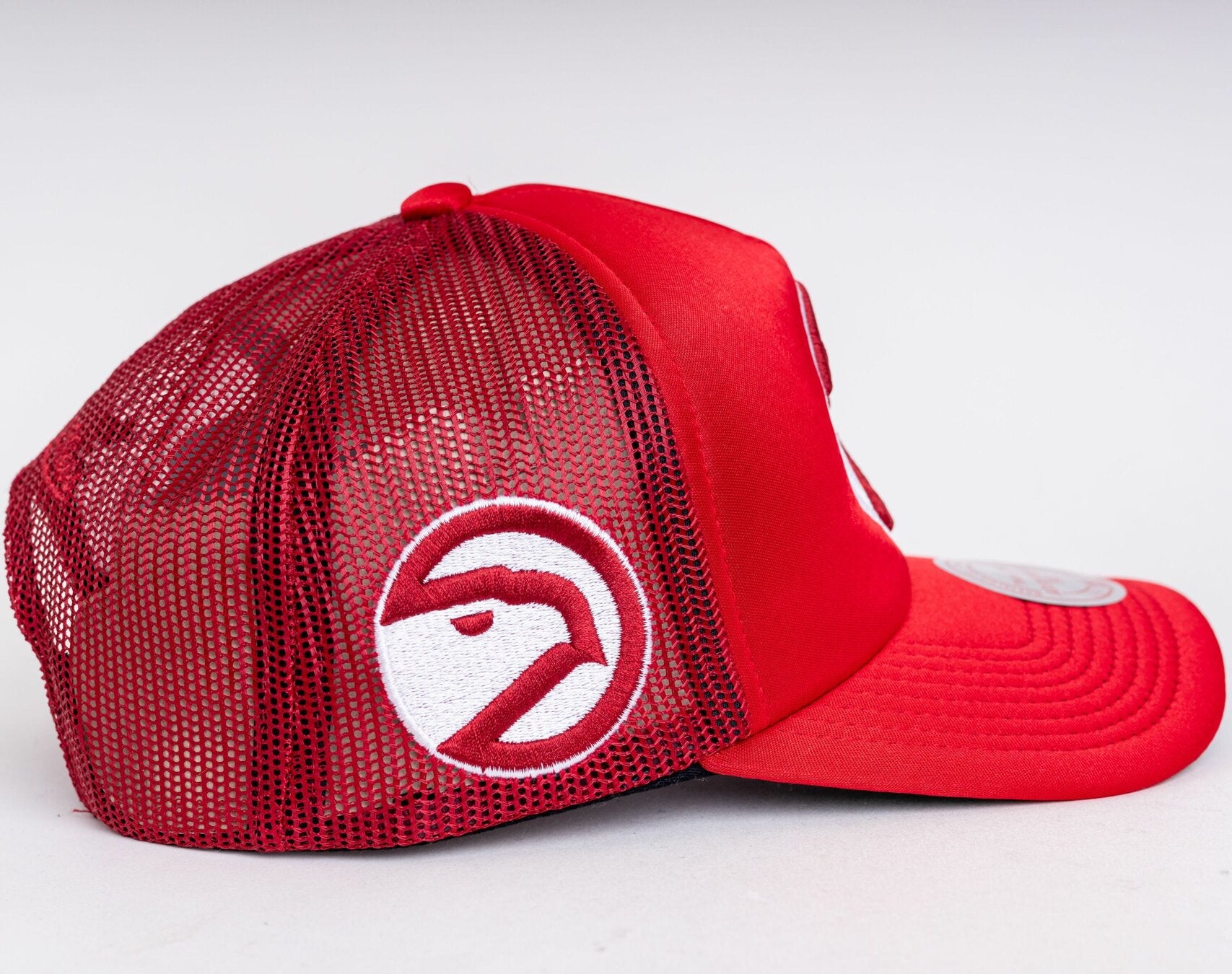 MENS MITCHELL & NESS NBA LOGO REMIX TRUCKER SNAPBACK HWC HAWKS - RED