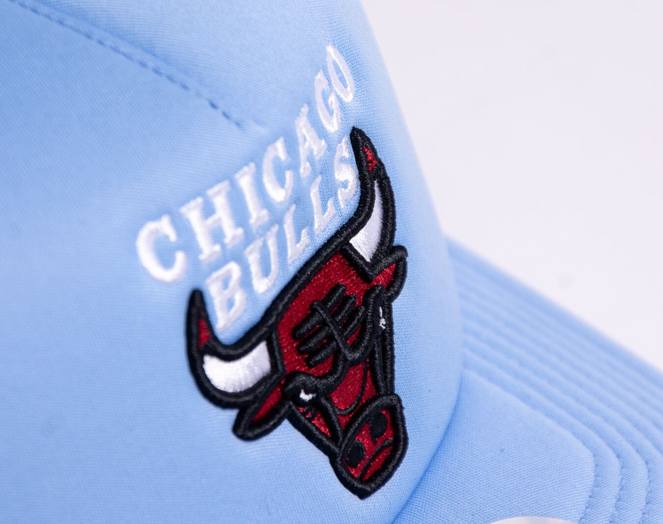 MENS MITCHELL & NESS NBA KEEP ON TRUCKIN TRUCKER BULLS - LIGHT BLUE