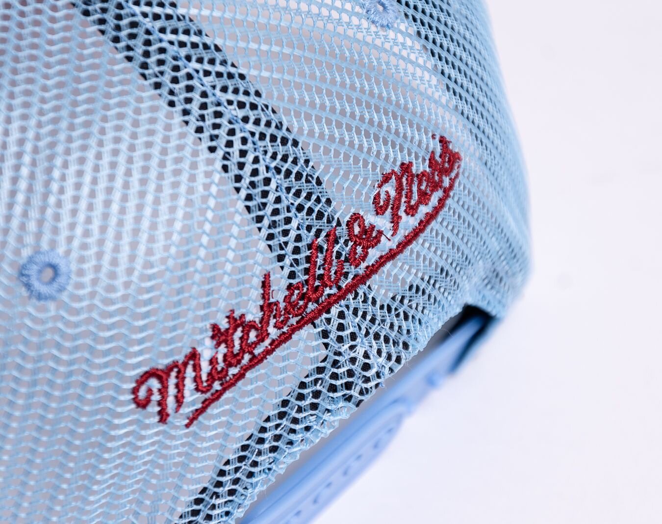 MENS MITCHELL & NESS NBA KEEP ON TRUCKIN TRUCKER BULLS - LIGHT BLUE