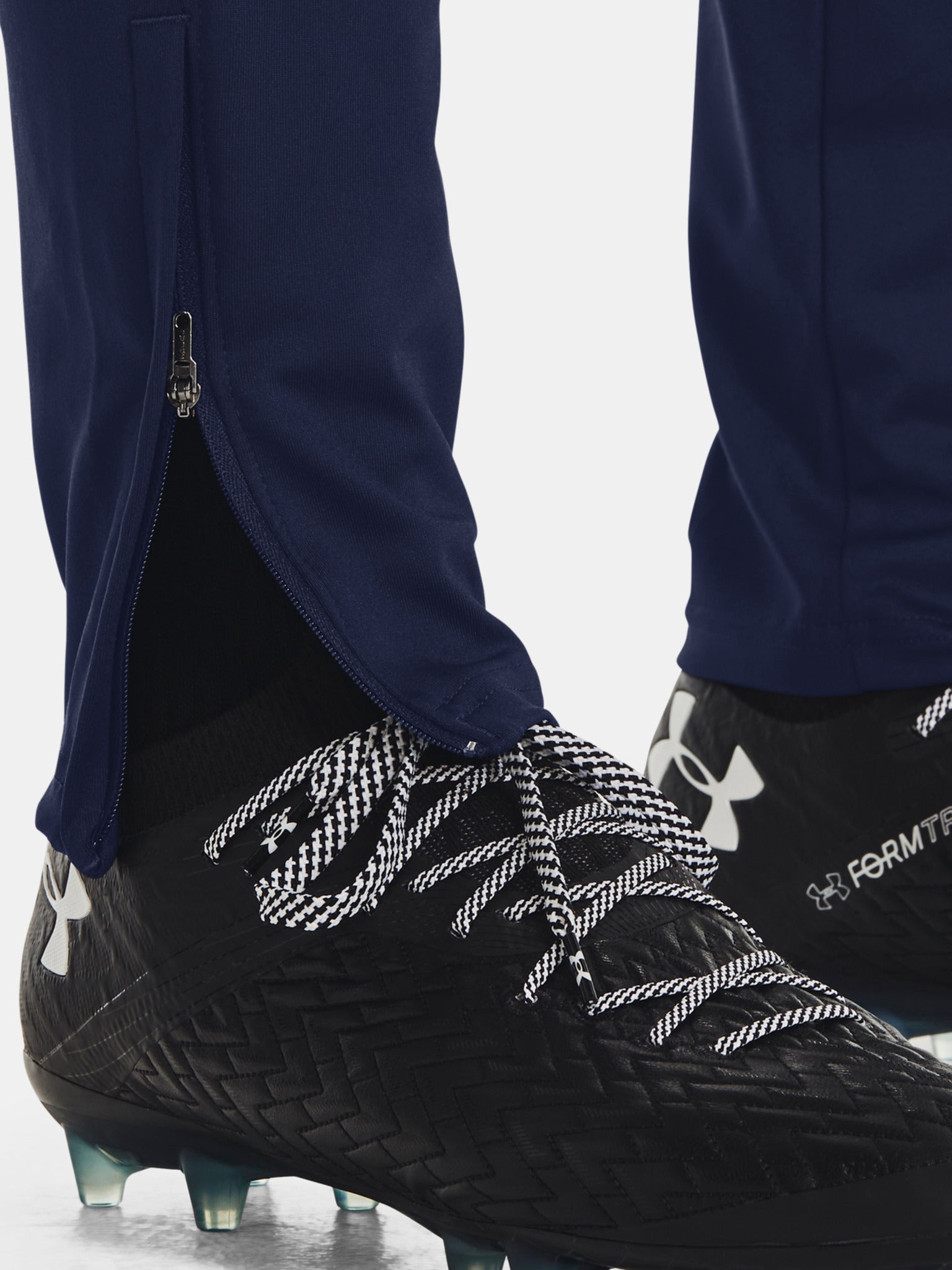[1365417-410] MENS UNDER ARMOUR CHALLENGER TRAINING PANTS