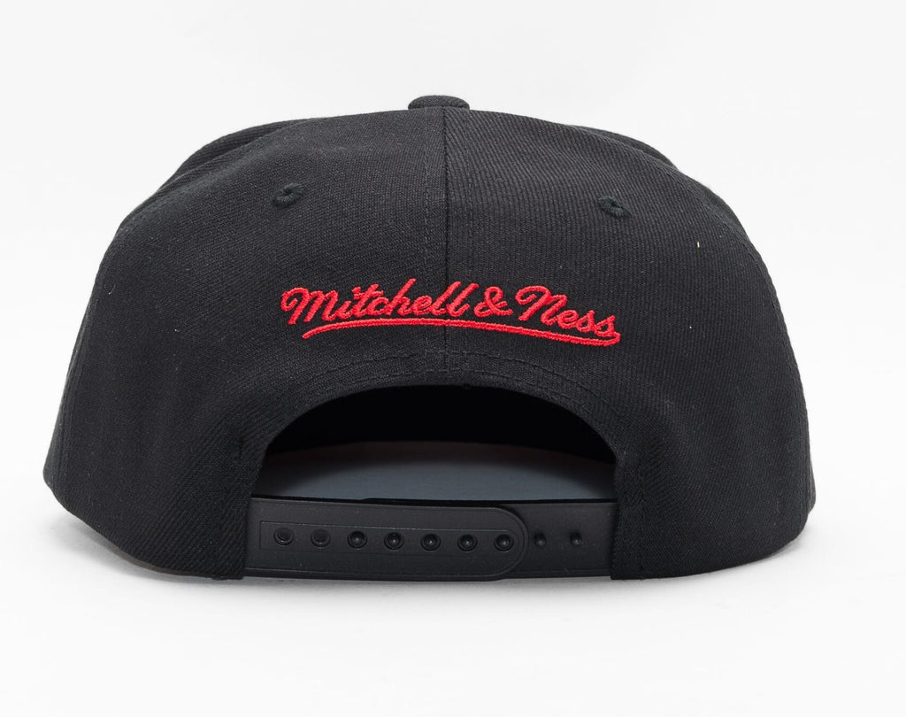 Mens MITCHELL & NESS NBA BRED SNAPBACK HEAT