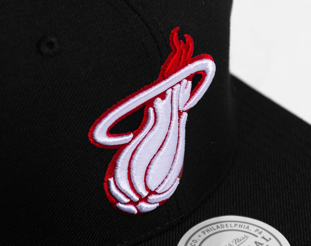Mens MITCHELL & NESS NBA BRED SNAPBACK HEAT
