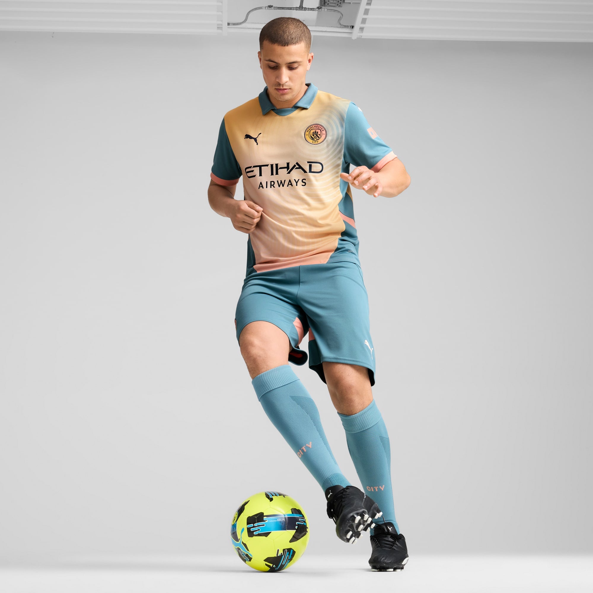 [775202-04] MENS PUMA MCFC FOURTH JERSEY REPLICA