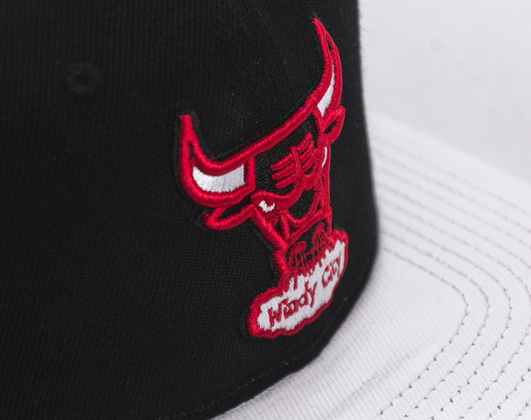 MENS MITCHELL & NESS NBA SSBSTS SNAPBACK HWC BULLS - BLACK
