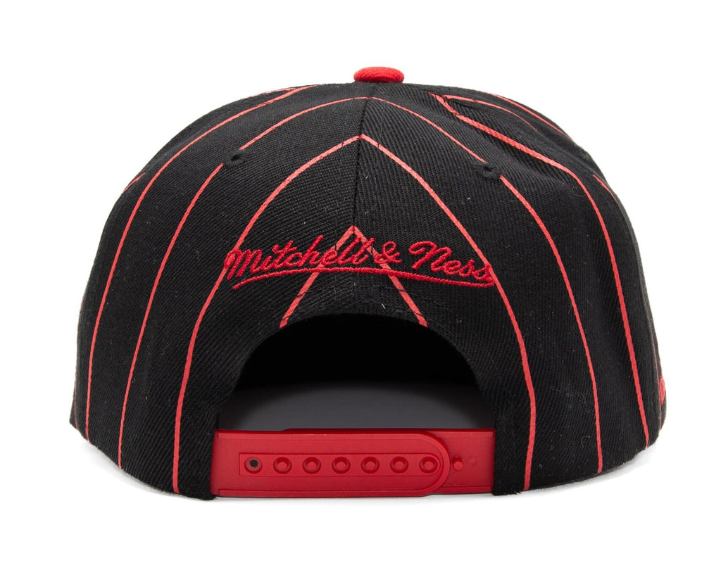 MENS MITCHELL & NESS NHL TEAM PIN SNAPBACK BLACKHAWKS - BLACK