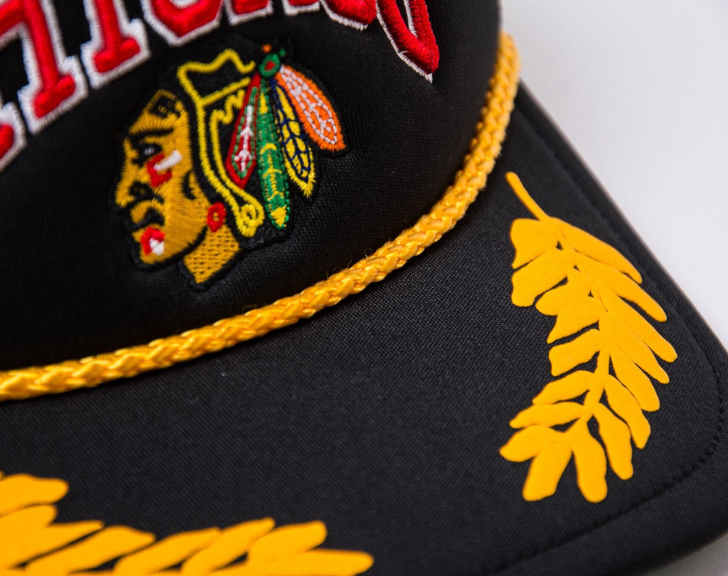 MENS MITCHELL & NESS NHL GOLD LEAF TRUCKER BLACKHAWKS - BLACK